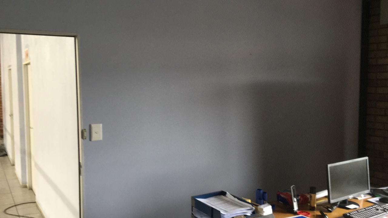 Large-scale warehouse painting by Handyman Gauteng